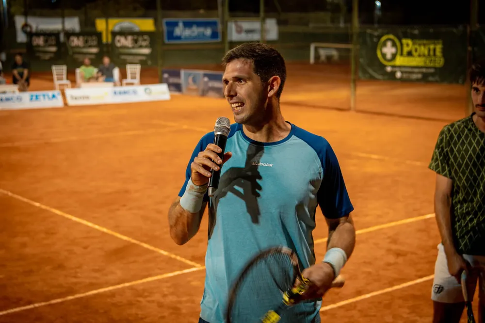 Federico Delbonis visitó Río Tercero (2)