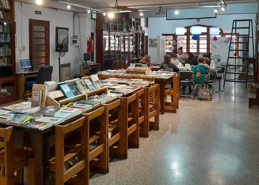 BIBLIOTEA 13