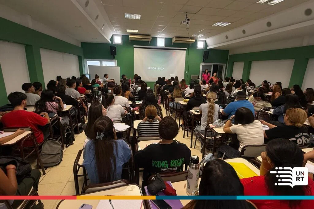 Mas-de-300-estudiantes-iniciaron-el-primer-cuatrimestre-en-la-Universidad-Nacional-de-Rio-Tercero_5-1024x682