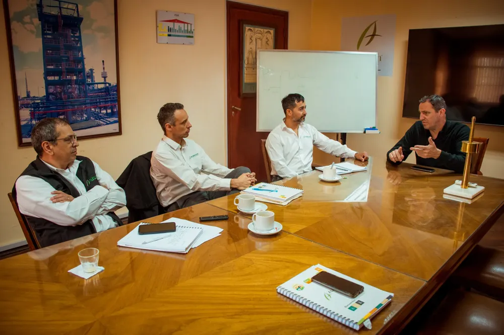 437f6e3c-7c59-46b5-a617-03a461f83018