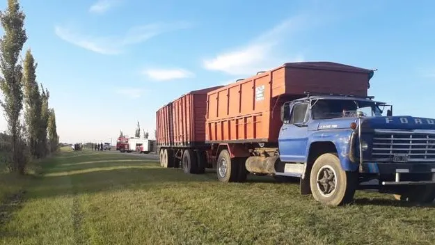 tancacha-25-04-22-fallecio-joven-de-18-anos-al-impactar-con-su-moto-contra-un-camion.-fue-por-alcance.-fallecio-de-manera-instantanea-copia