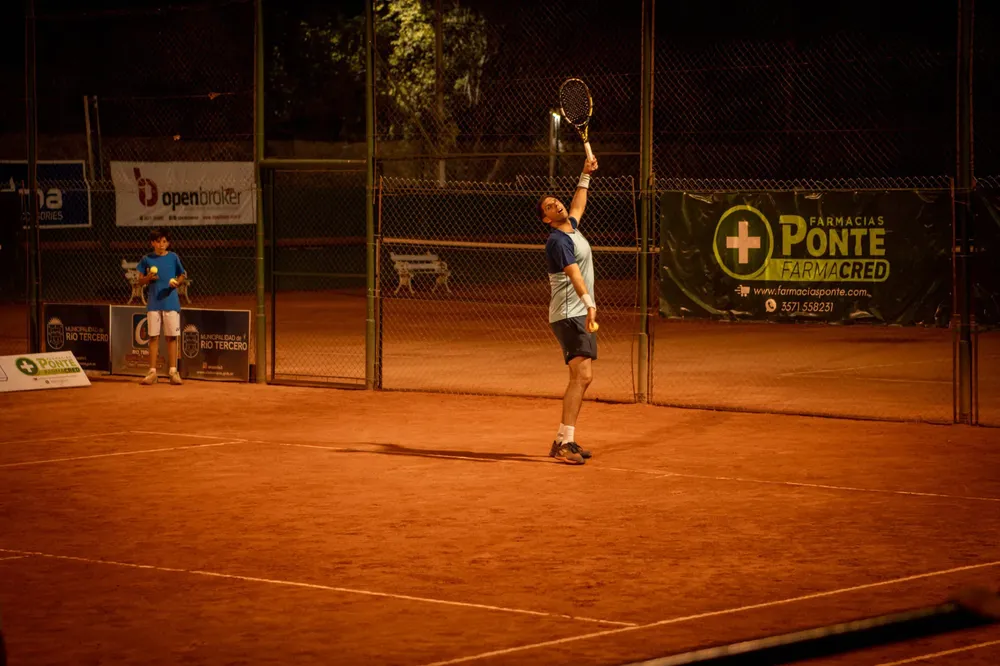 Federico Delbonis visitó Río Tercero (1)